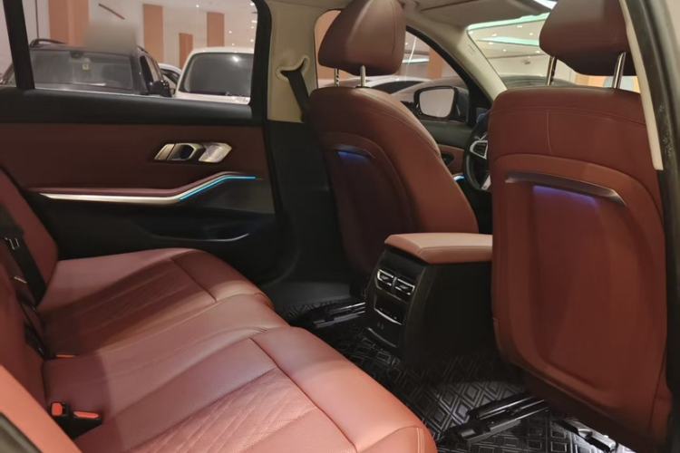 Used BMW i3 2022 eDrive 35 L Interior 3