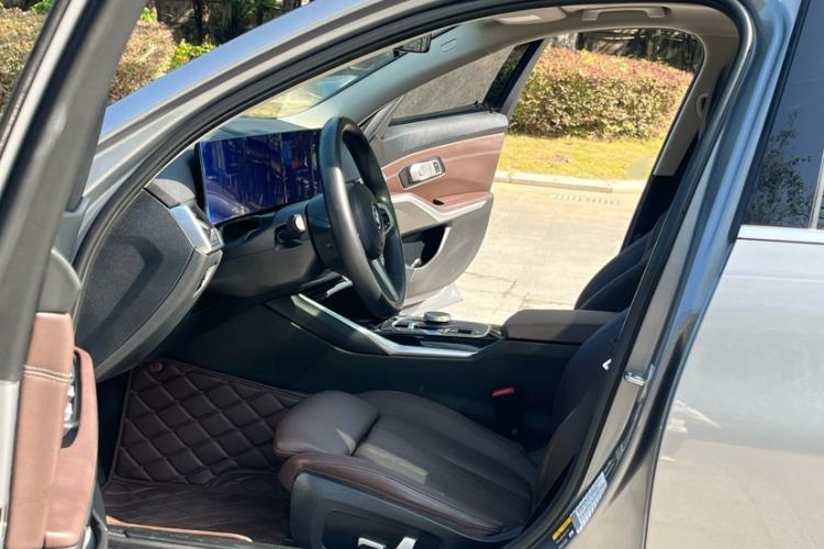 Used BMW i3 2022 eDrive 35 L Interior 4