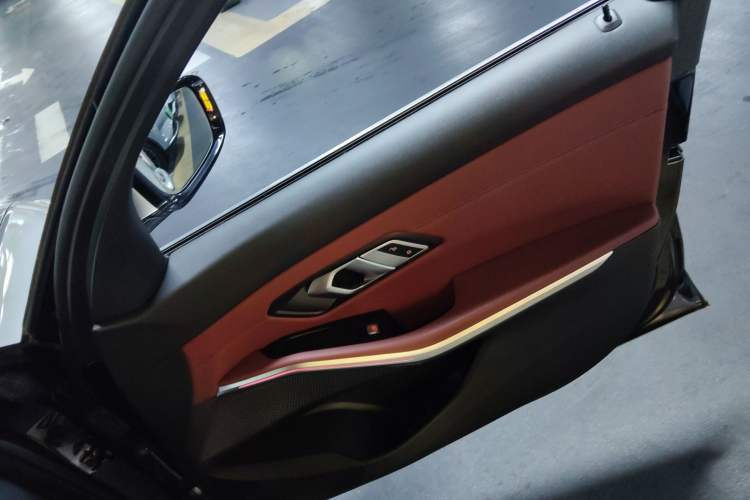 Used BMW i3 2022 eDrive 35 L Interior 5