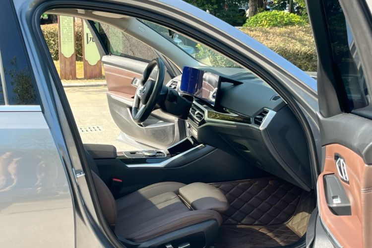Used BMW i3 2022 eDrive 35 L Interior 6