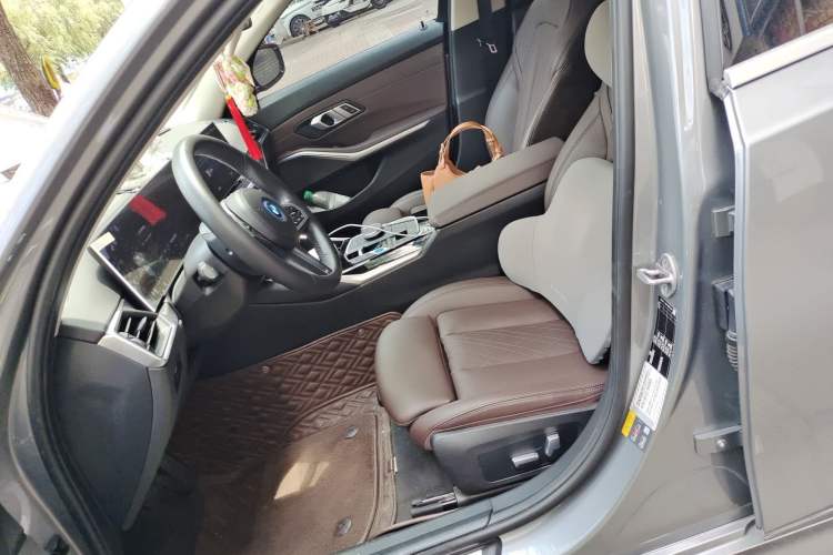 Used BMW i3 2022 eDrive 35 L Left Front Seat