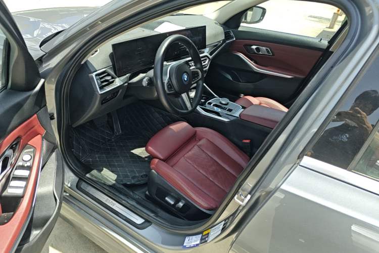 Used BMW i3 2022 eDrive 35 L Left Front Seat
