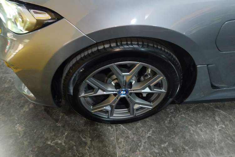 Used BMW i3 2022 eDrive 35 L Left Front Wheel Hub