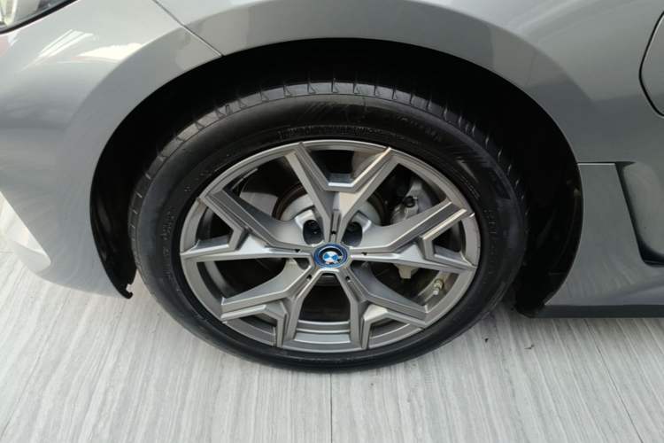 Used BMW i3 2022 eDrive 35 L Left Front Wheel Hub