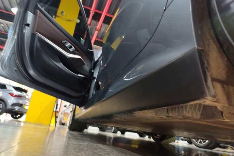 Used BMW i3 2022 eDrive 35 L Left Side Sill