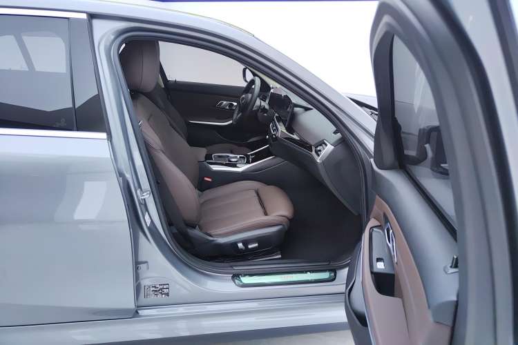 Used BMW i3 2022 eDrive 35 L Right Front Seat