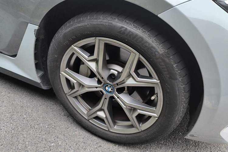 Used BMW i3 2022 eDrive 35 L Right Front Wheel Hub