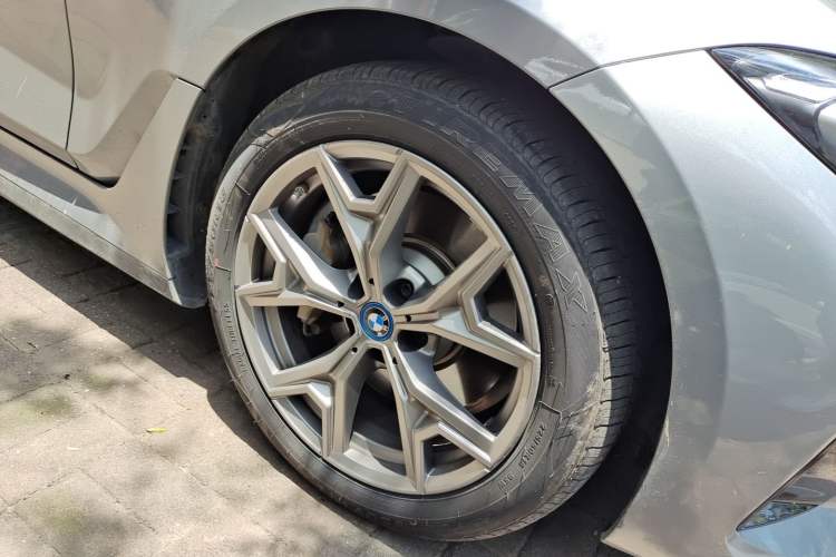 Used BMW i3 2022 eDrive 35 L Right Front Wheel Hub
