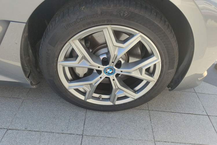 Used BMW i3 2022 eDrive 35 L Right Front Wheel Hub