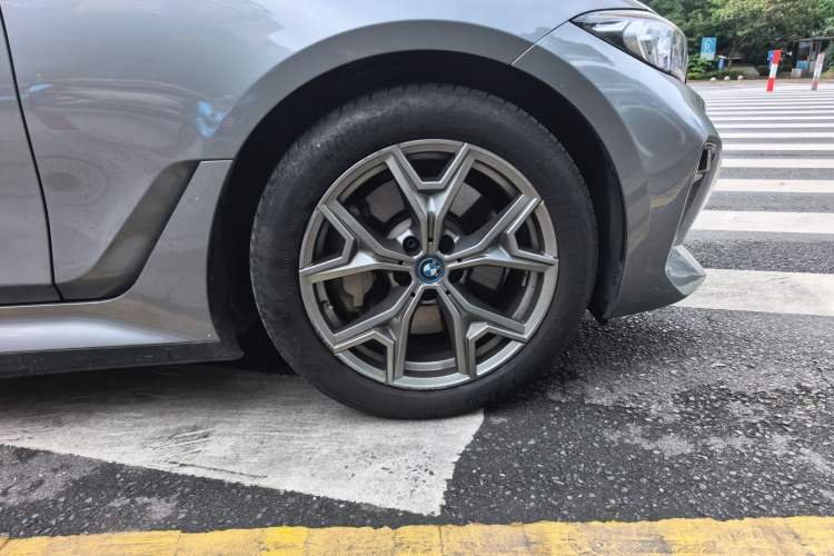 Used BMW i3 2022 eDrive 35 L Right Front Wheel Hub