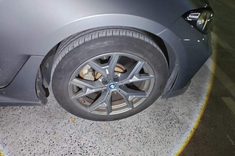 Used BMW i3 2022 eDrive 35 L Right Front Wheel Hub