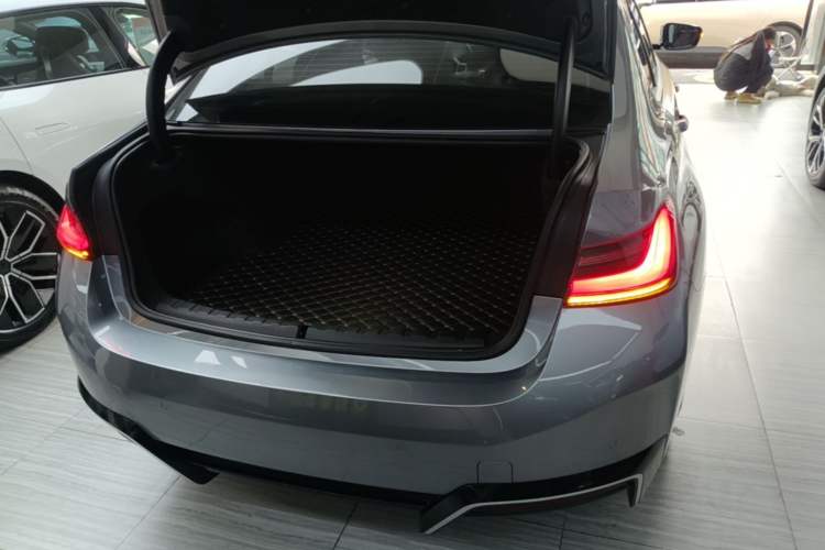 Used BMW i3 2022 eDrive 35 L Trunk