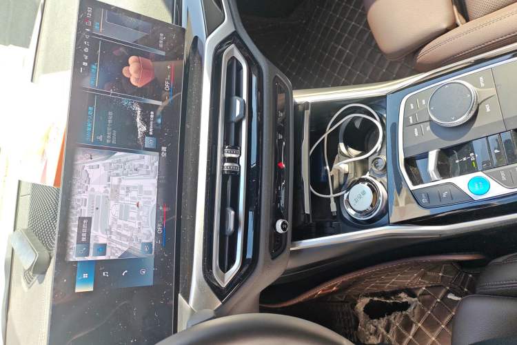 Used BMW i3 2022 eDrive 35 L Audio And AC Panel