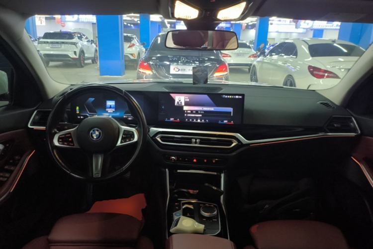 Used BMW i3 2022 eDrive 35 L Center Console