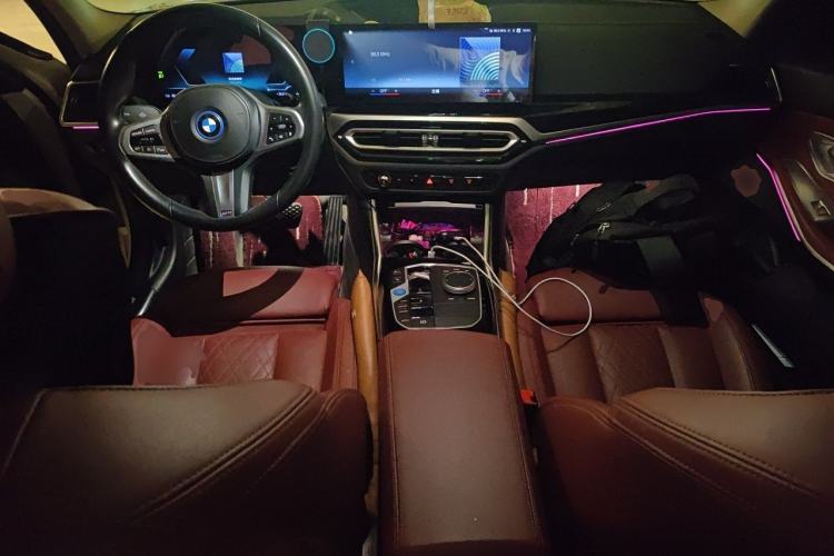 Used BMW i3 2022 eDrive 35 L Center Console
