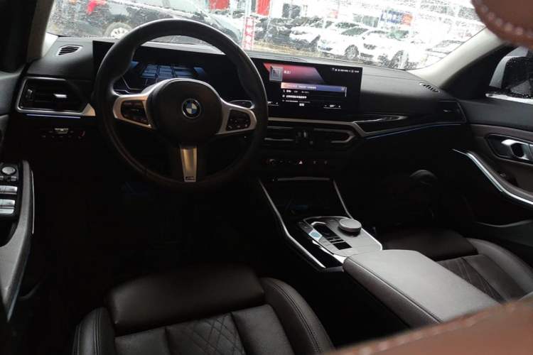 Used BMW i3 2022 eDrive 35 L Center Console