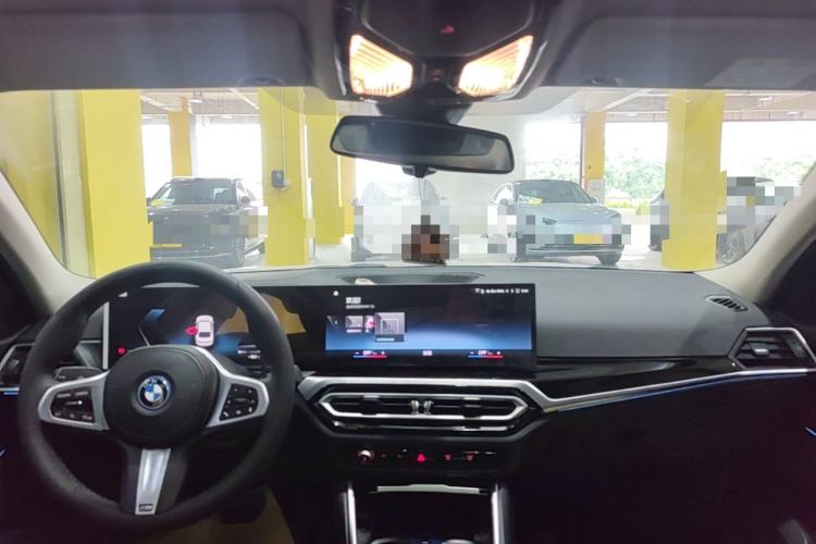 Used BMW i3 2022 eDrive 35 L Center Console