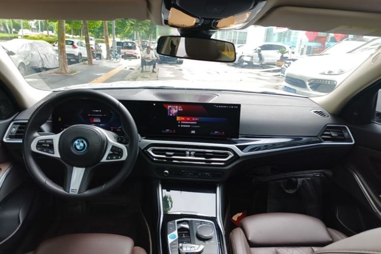 Used BMW i3 2022 eDrive 35 L Center Console