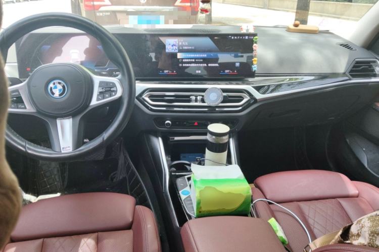 Used BMW i3 2022 eDrive 35 L Center Console