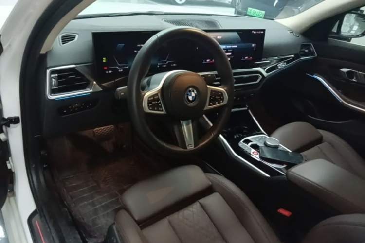 Used BMW i3 2022 eDrive 35 L Center Console