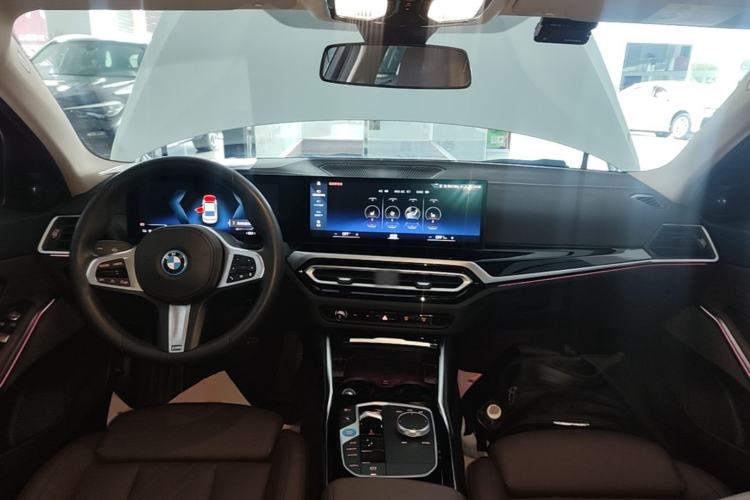 Used BMW i3 2022 eDrive 35 L Center Console