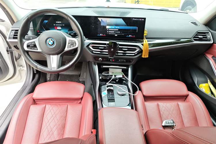 Used BMW i3 2022 eDrive 35 L Center Console
