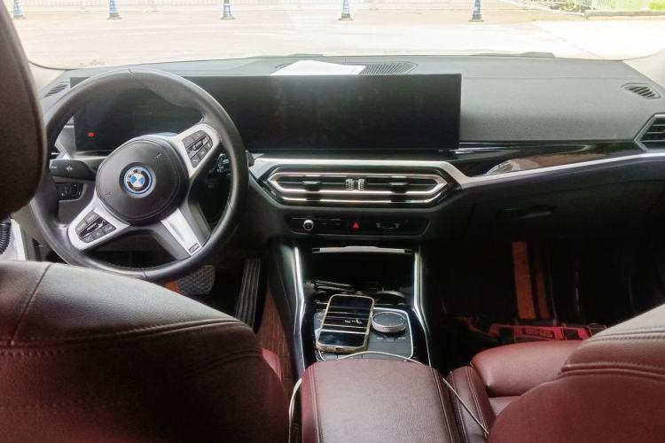 Used BMW i3 2022 eDrive 35 L Center Console