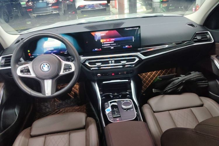 Used BMW i3 2022 eDrive 35 L Center Console