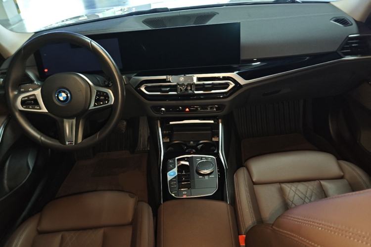 Used BMW i3 2022 eDrive 35 L Center Console