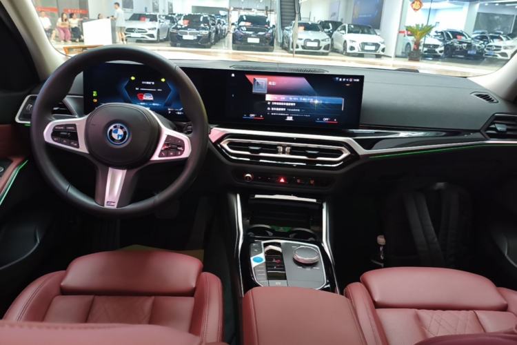 Used BMW i3 2022 eDrive 35 L Center Console