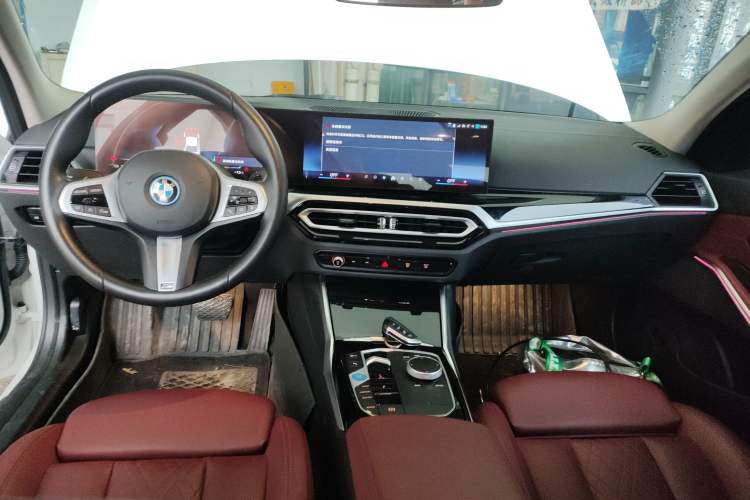 Used BMW i3 2022 eDrive 35 L Center Console