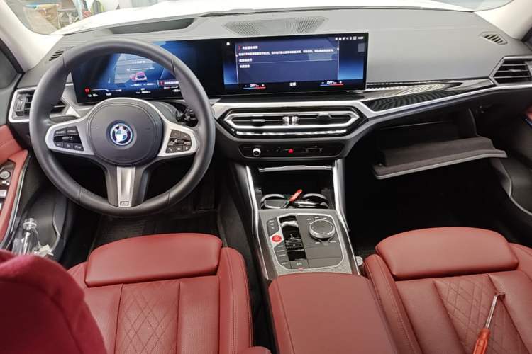 Used BMW i3 2022 eDrive 35 L Center Console