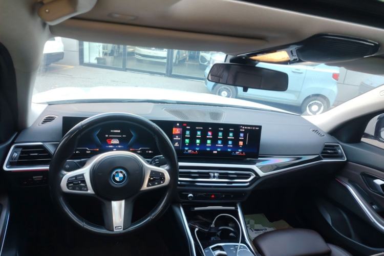 Used BMW i3 2022 eDrive 35 L Center Console