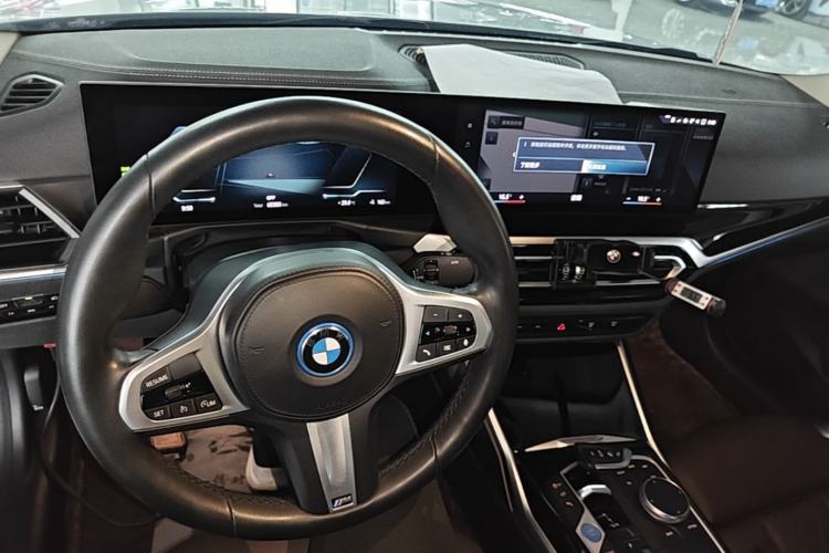 Used BMW i3 2022 eDrive 35 L Center Console