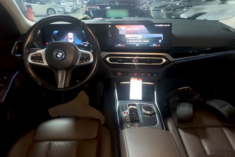 Used BMW i3 2022 eDrive 35 L Center Console