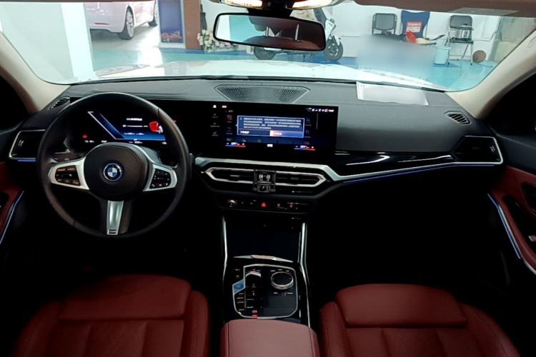 Used BMW i3 2022 eDrive 35 L Center Console