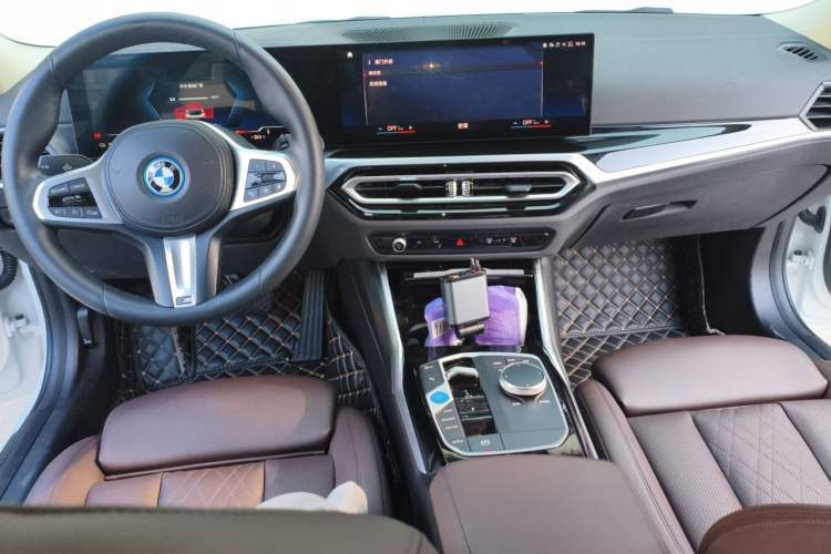 Used BMW i3 2022 eDrive 35 L Center Console