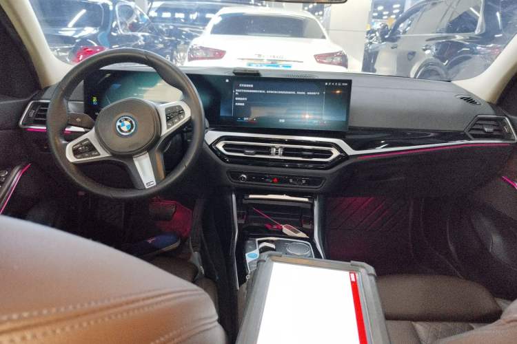 Used BMW i3 2022 eDrive 35 L Center Console
