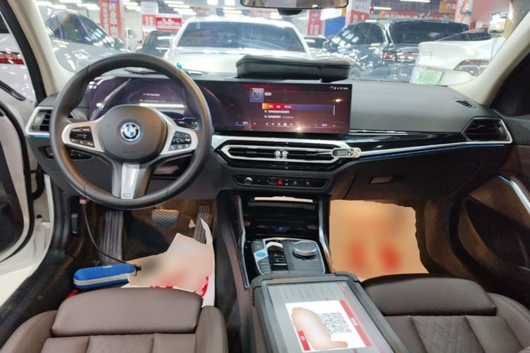 Used BMW i3 2022 eDrive 35 L Center Console