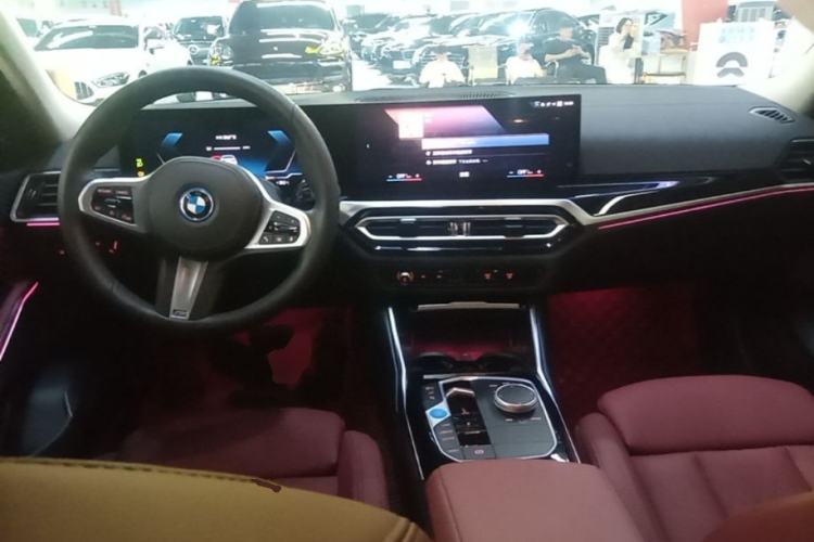 Used BMW i3 2022 eDrive 35 L Center Console