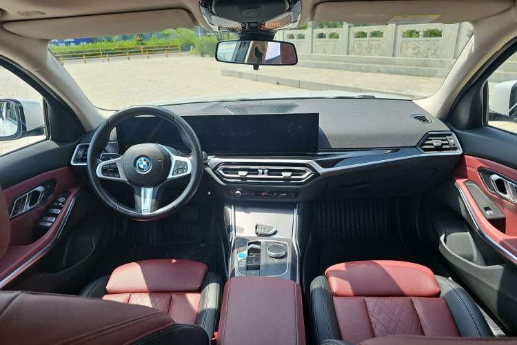 Used BMW i3 2022 eDrive 35 L Center Console