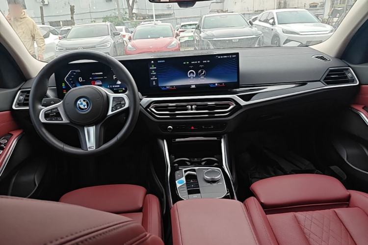 Used BMW i3 2022 eDrive 35 L Center Console
