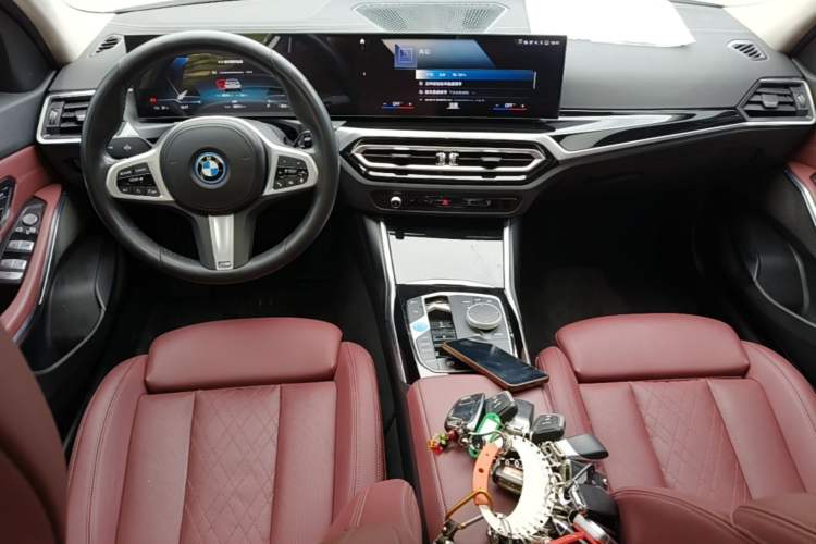Used BMW i3 2022 eDrive 35 L Center Console