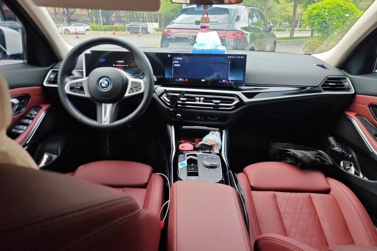 Used BMW i3 2022 eDrive 35 L Center Console