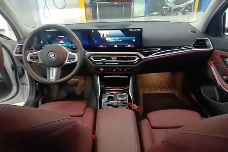 Used BMW i3 2022 eDrive 35 L Center Console