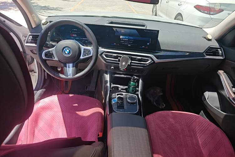 Used BMW i3 2022 eDrive 35 L Center Console