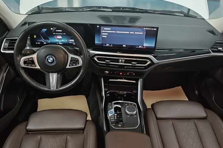 Used BMW i3 2022 eDrive 35 L Center Console