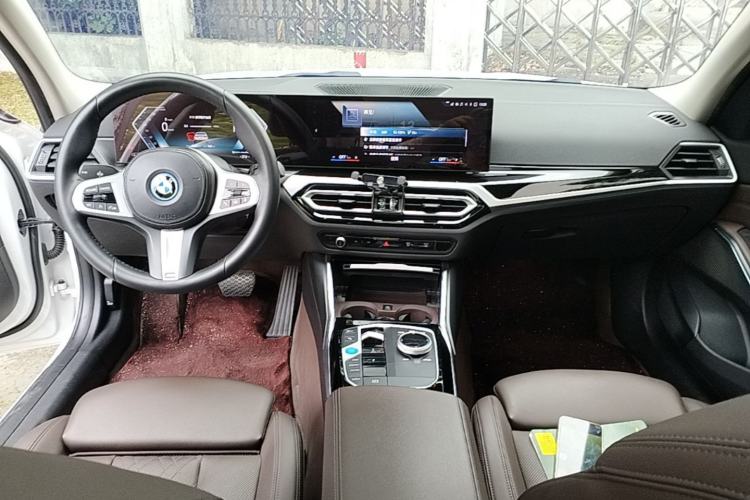 Used BMW i3 2022 eDrive 35 L Center Console