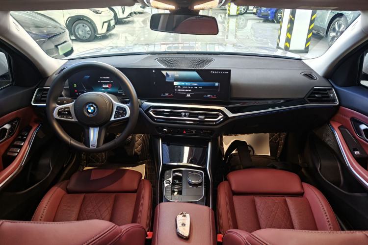 Used BMW i3 2022 eDrive 35 L Center Console