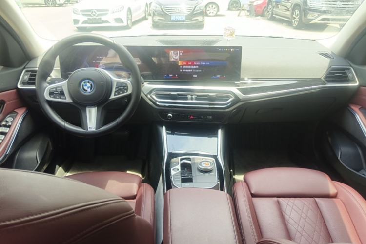 Used BMW i3 2022 eDrive 35 L Center Console